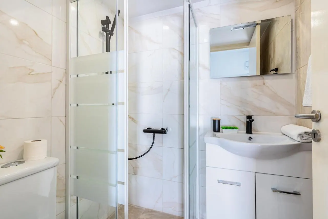 Zulu Studio In Larnaca W/ Terrace Apartament